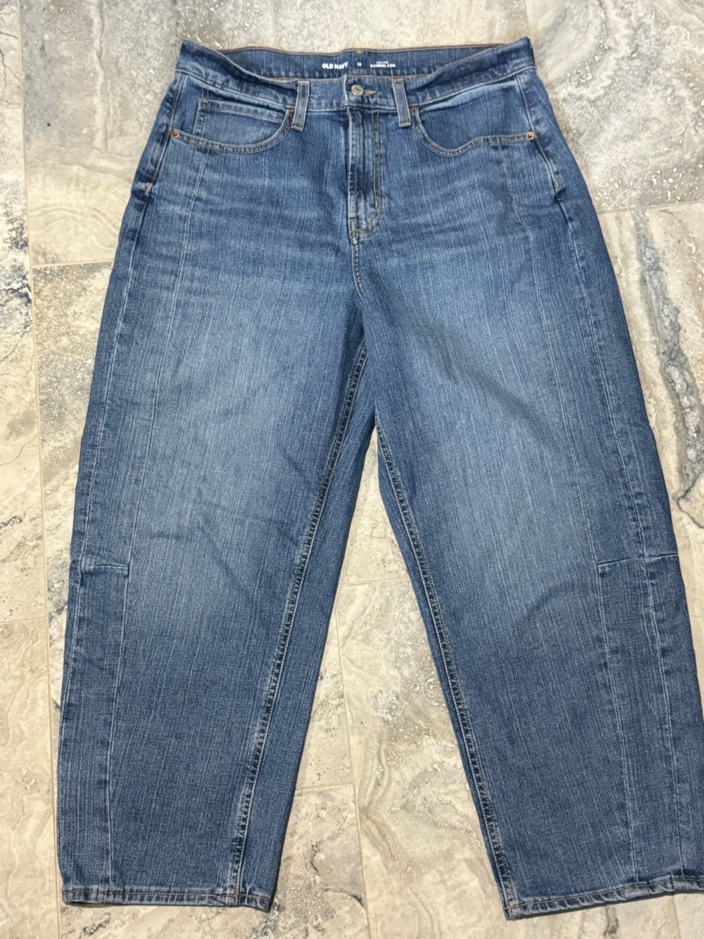 Old Navy High-Rise Barrel Leg Jeans Medium Wash Blue